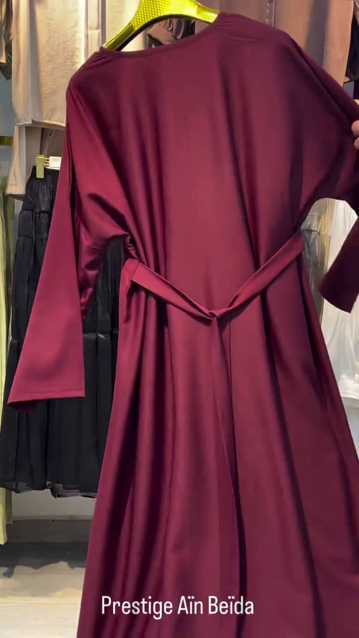 Robe Longue Col V & Ceinture — Coupe Chauve-Souris