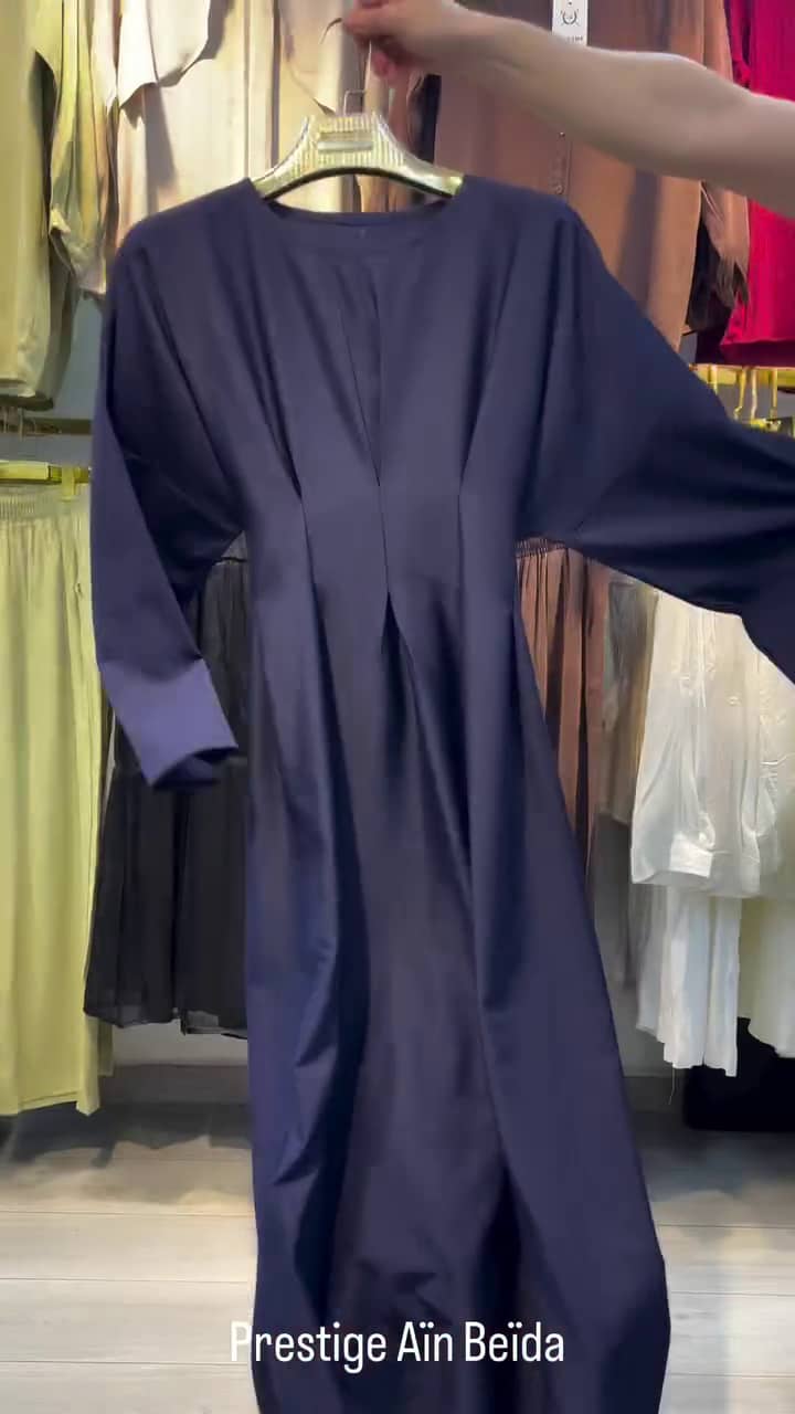 Robe Longue Col V & Ceinture — Coupe Chauve-Souris
