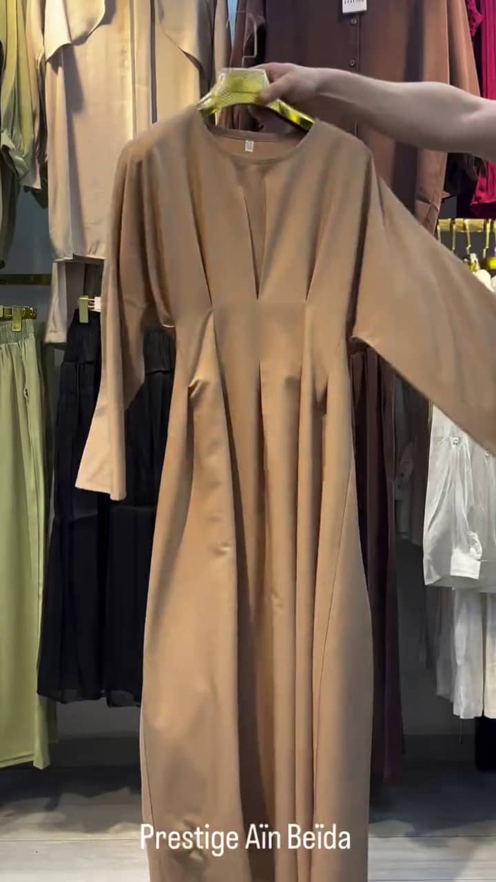 Robe Longue Col V & Ceinture — Coupe Chauve-Souris