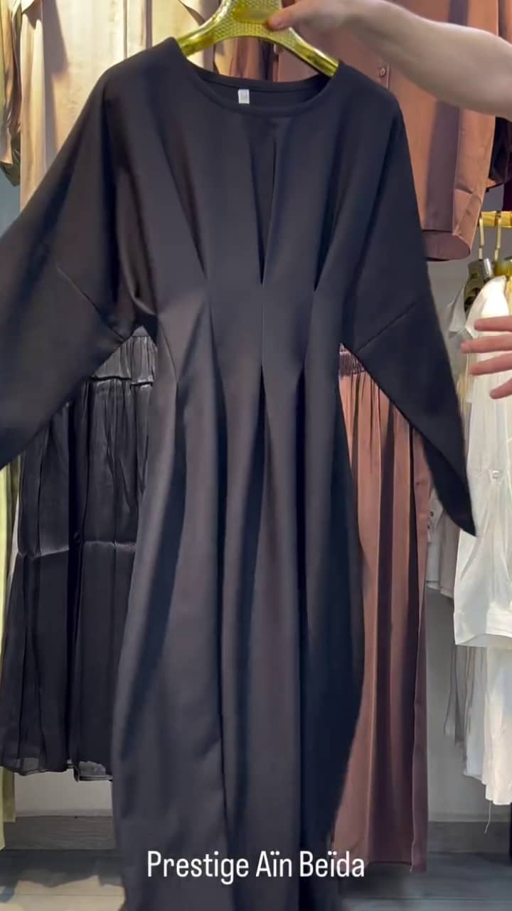 Robe Longue Col V & Ceinture — Coupe Chauve-Souris