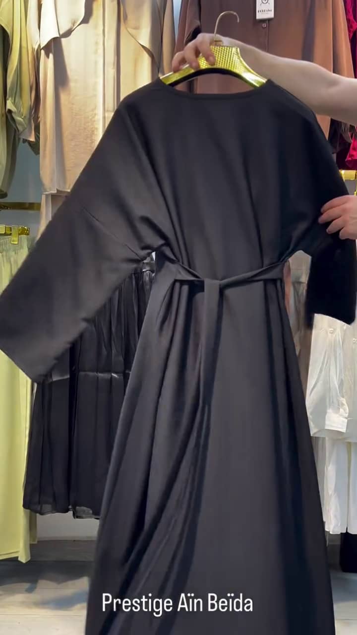 Robe Longue Col V & Ceinture — Coupe Chauve-Souris
