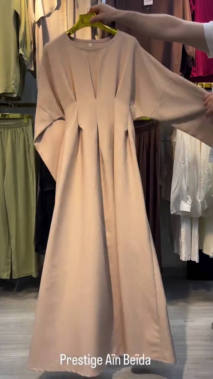 Robe Longue Col V & Ceinture — Coupe Chauve-Souris