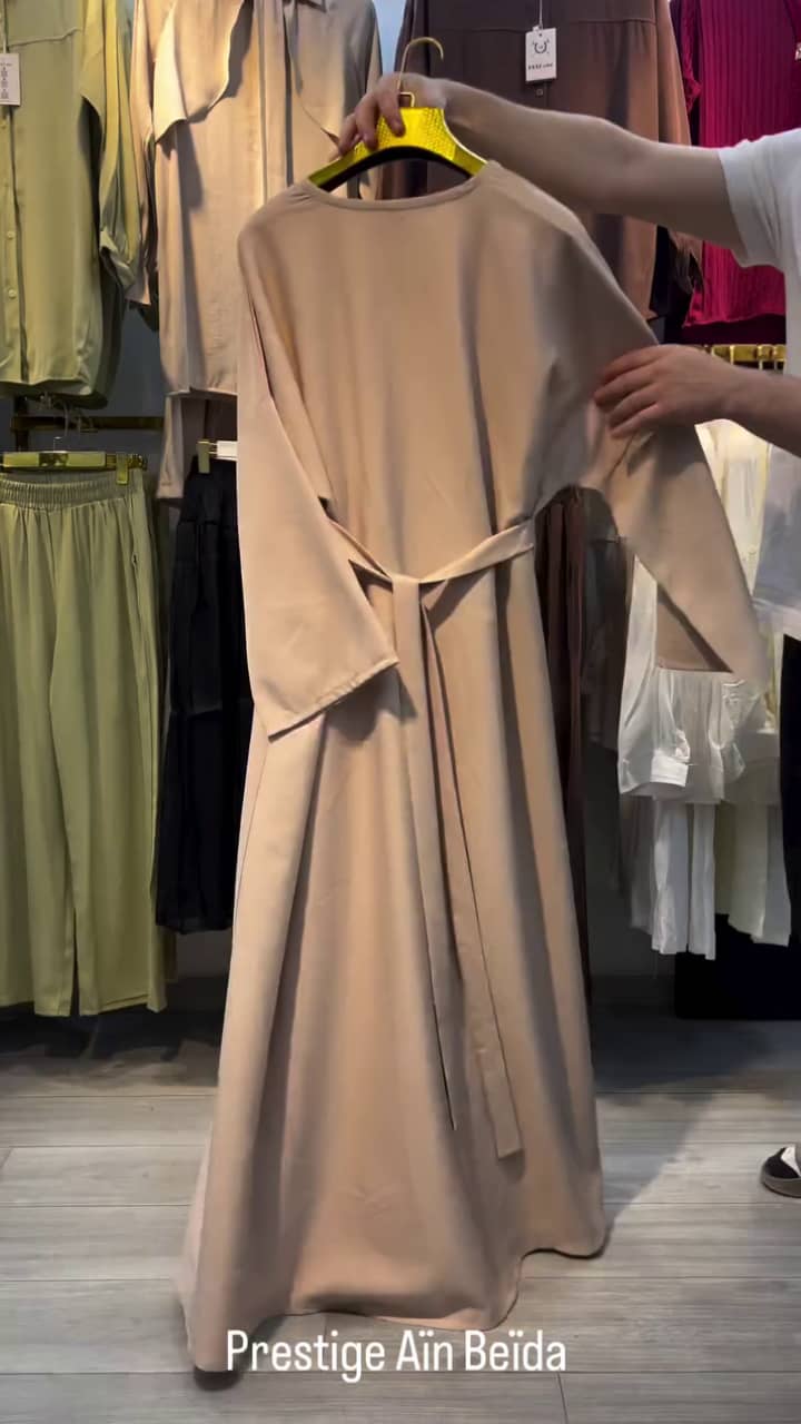Robe Longue Col V & Ceinture — Coupe Chauve-Souris