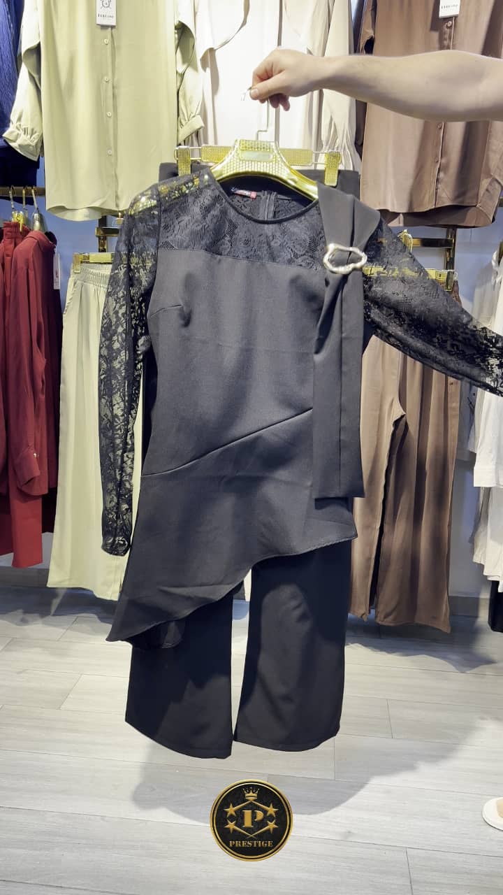 Ensemble 2 Pièces Top Asymétrique Dentelle & Pantalon Large